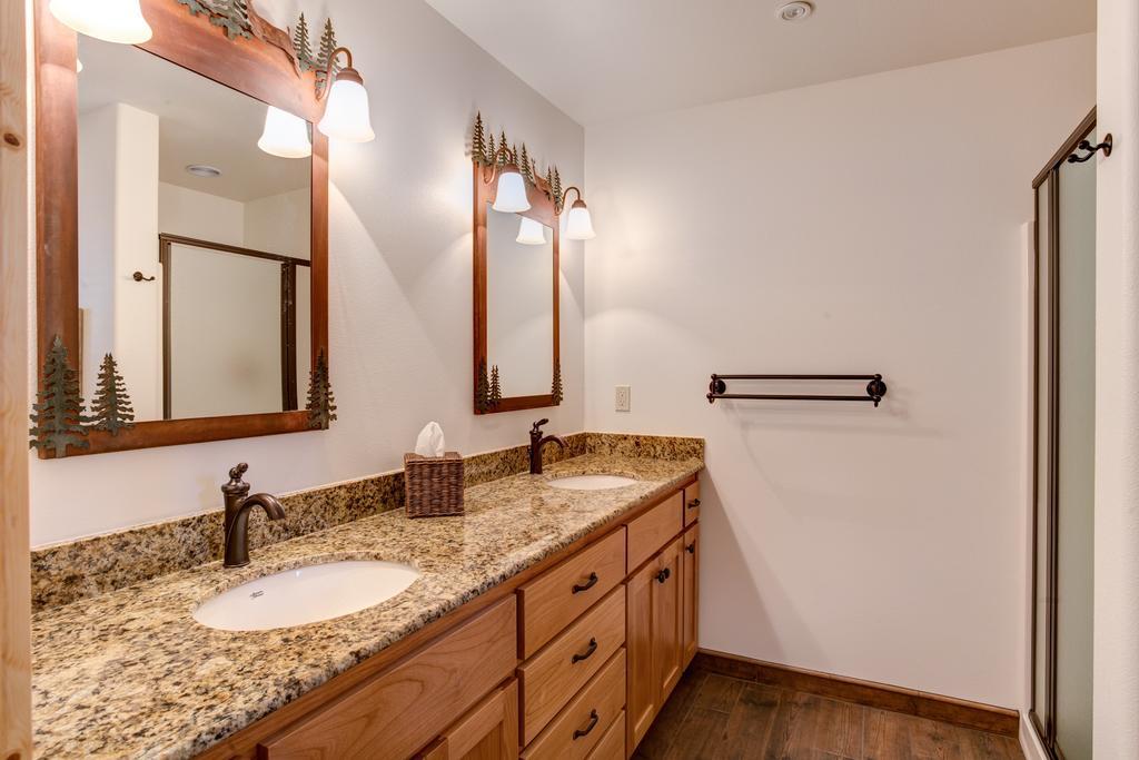 36 Larkspur Lair Chalet Wawona